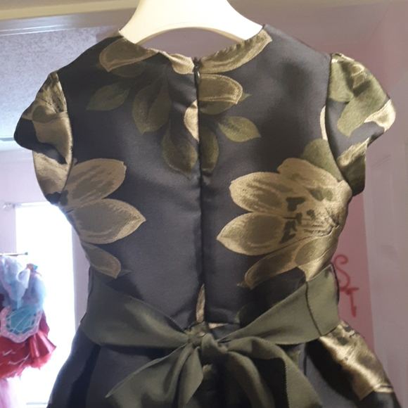 Il Gufo Short Sleeve Floral Dress w/ Sash 6A - Picture 5 of 6